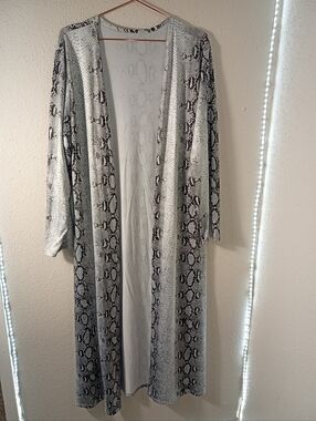 Snake Print Long Duster Cardigan Black, Gray & White sz 3X